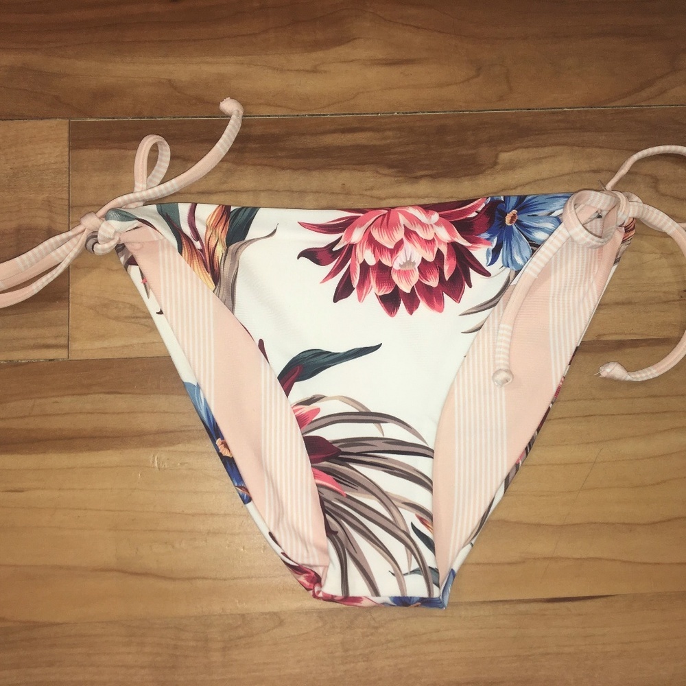 NWT Splendid reversible tie side swim bottom